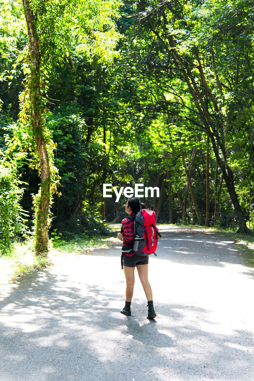 REAR VIEW OF WOMEN WALKING ON ROAD