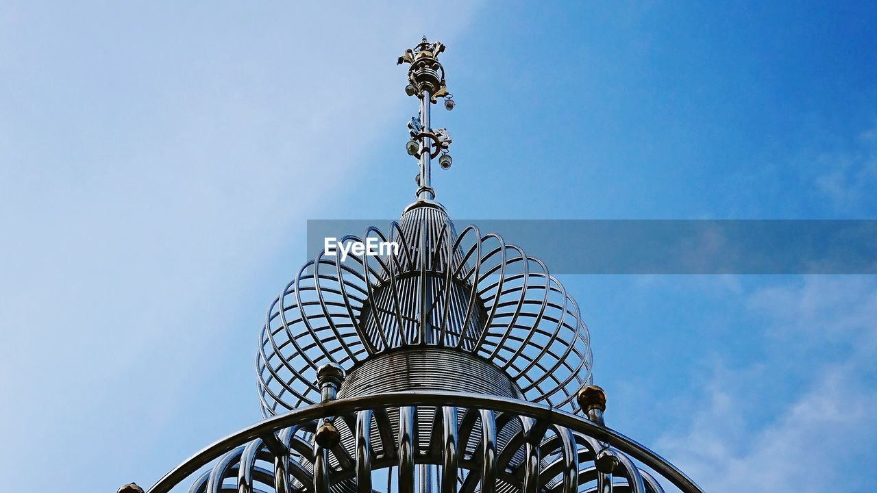 LOW ANGLE VIEW OF WEATHER VANE