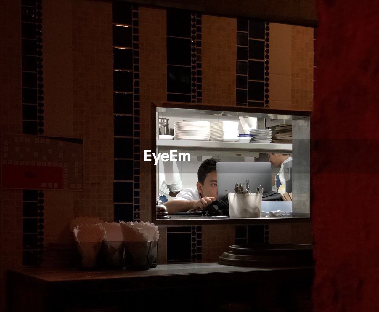 PORTRAIT OF MAN IN RESTAURANT AT HOME