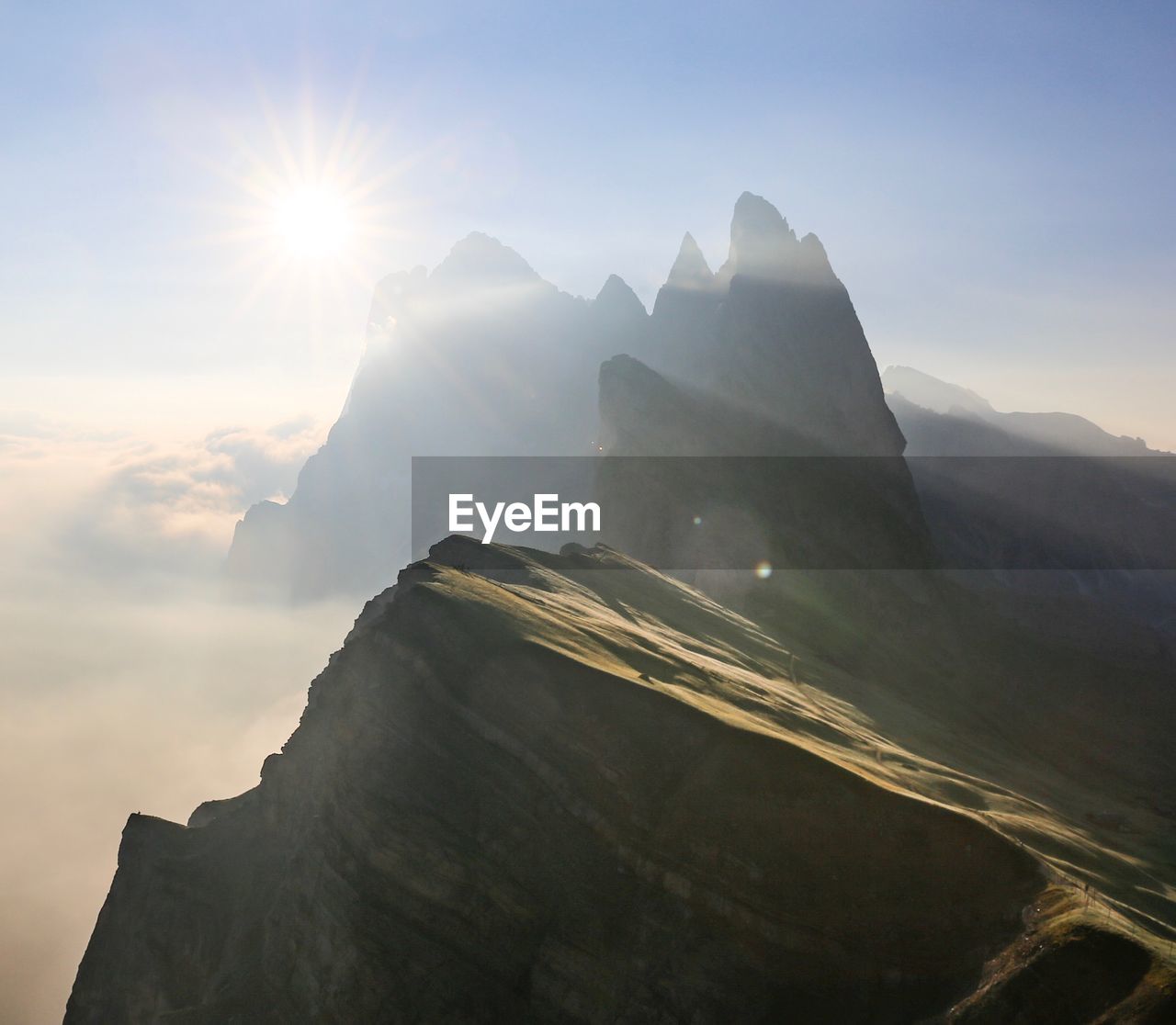 LOW ANGLE VIEW OF MOUNTAINS AGAINST SKY