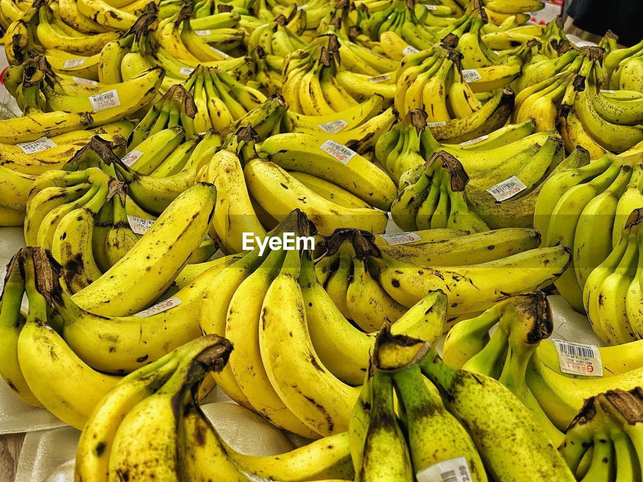 CLOSE-UP OF BANANAS FOR SALE IN MARKET