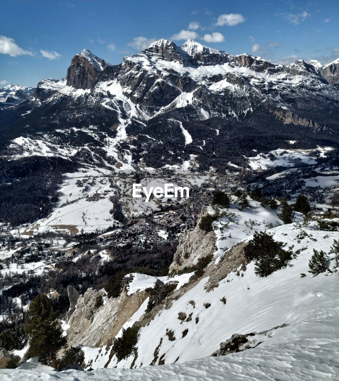 SNOWCAPPED MOUNTAINS AGAINST SKY