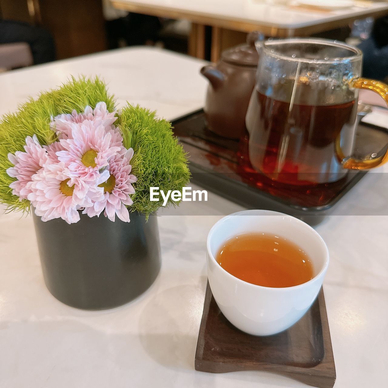flower, flowering plant, drink, food and drink, plant, tea, mug, hot drink, cup, table, freshness, refreshment, nature, tea cup, no people, indoors, crockery, food, beauty in nature, meal, tableware, flower head, still life, da hong pao, flower arrangement, furniture, coffee
