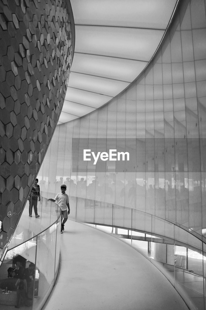 FULL LENGTH OF WOMAN WALKING ON WALKWAY