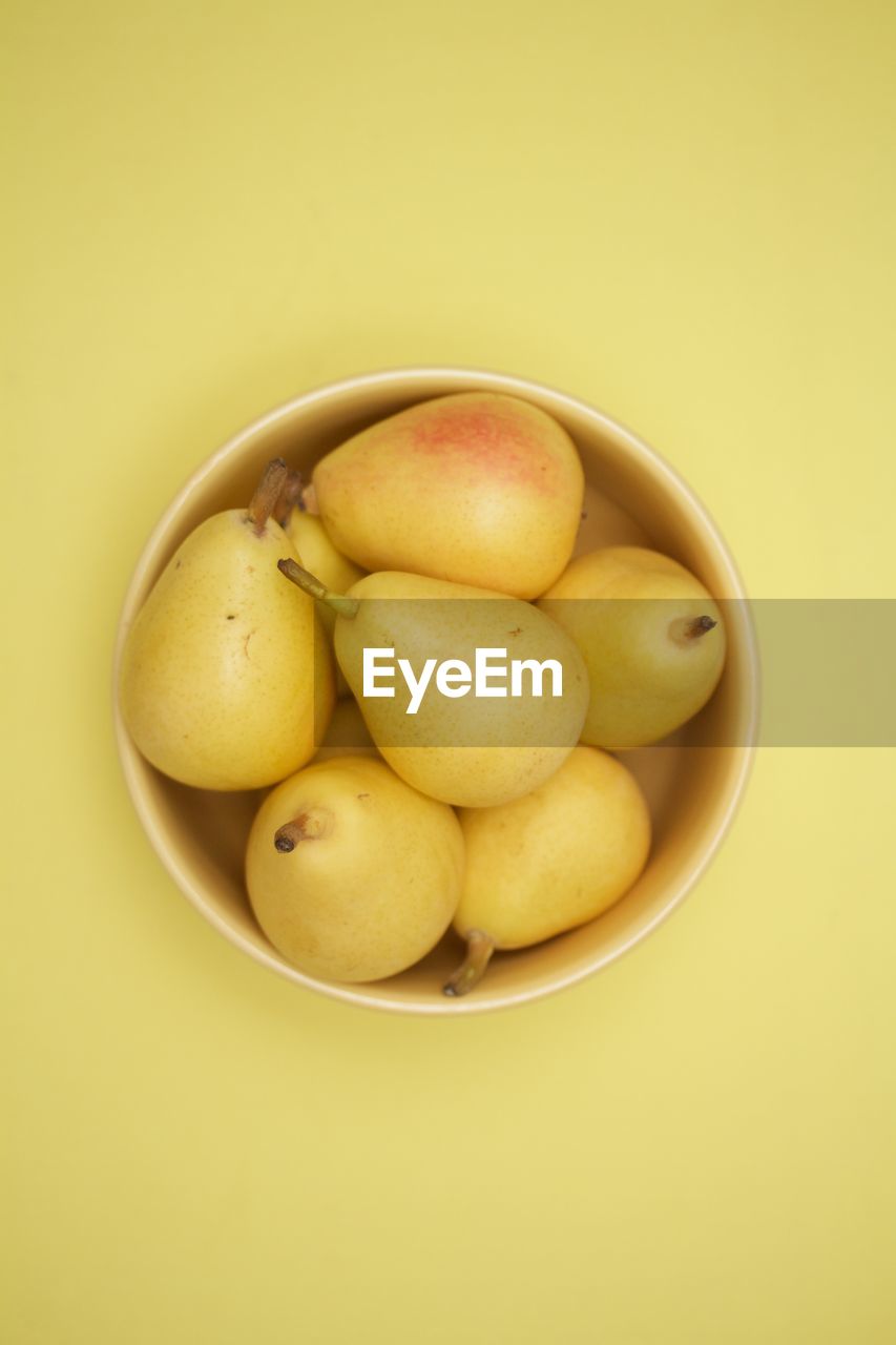 DIRECTLY ABOVE SHOT OF FRUIT IN BOWL