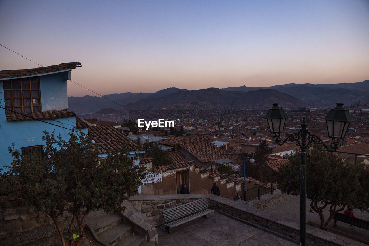 HIGH ANGLE SHOT OF TOWNSCAPE AGAINST SKY