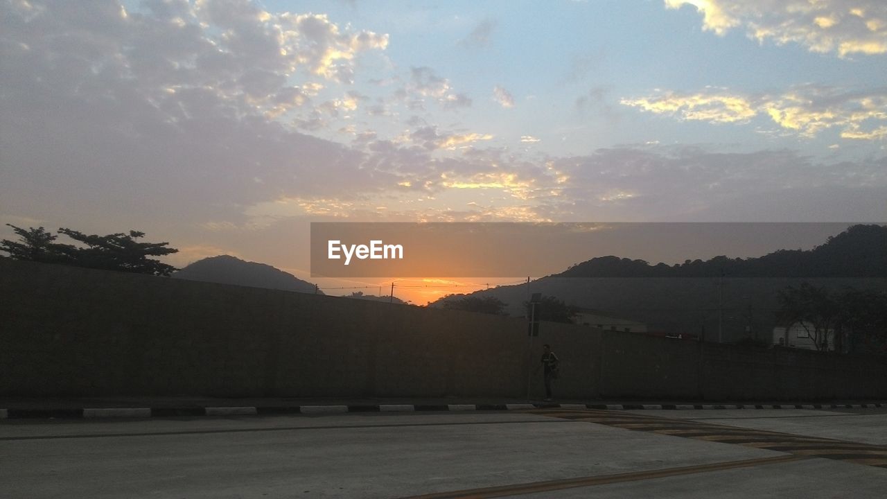 SCENIC VIEW OF MOUNTAINS AGAINST SKY DURING SUNSET