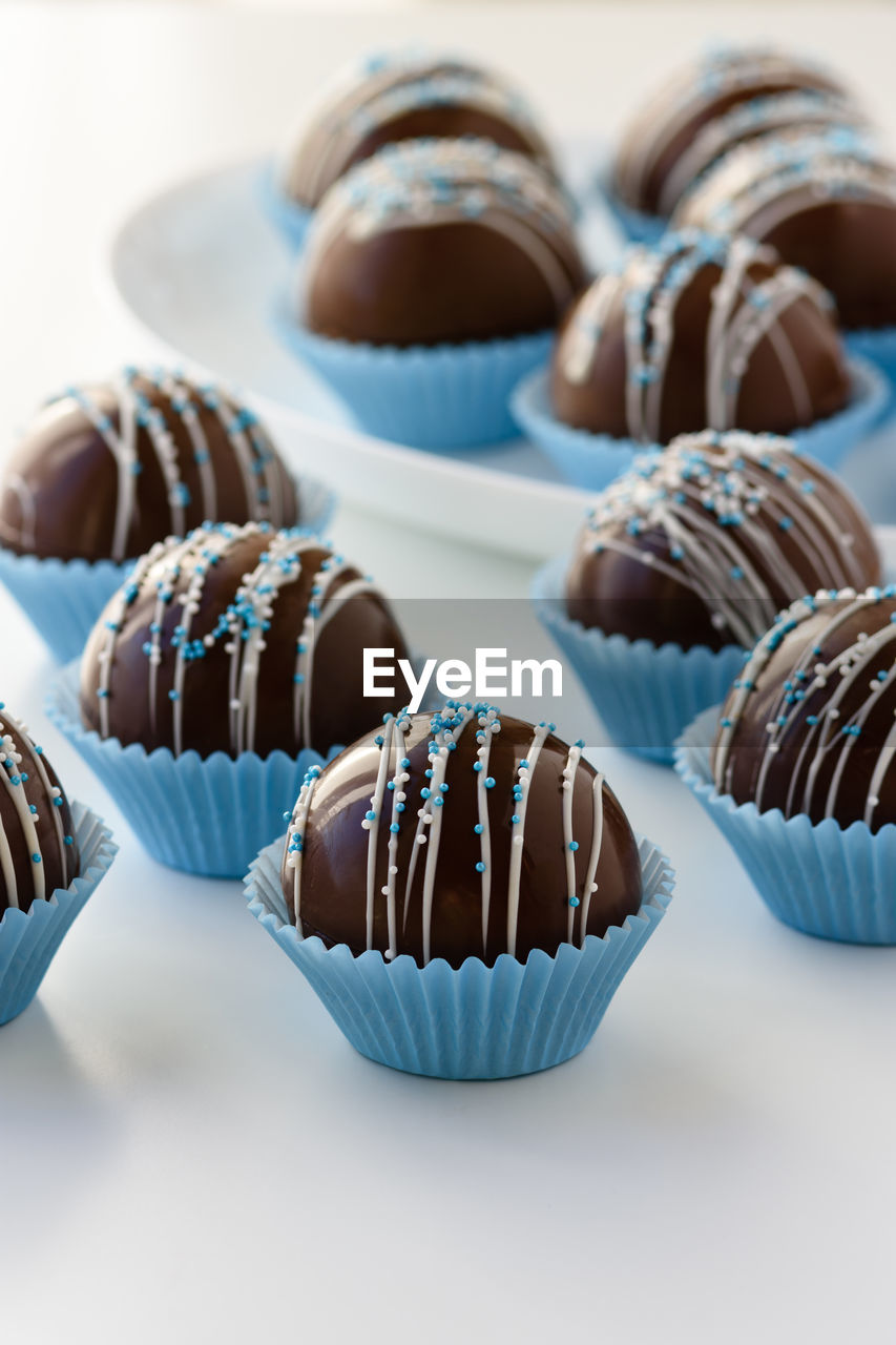 CLOSE-UP OF CUPCAKES IN TABLE