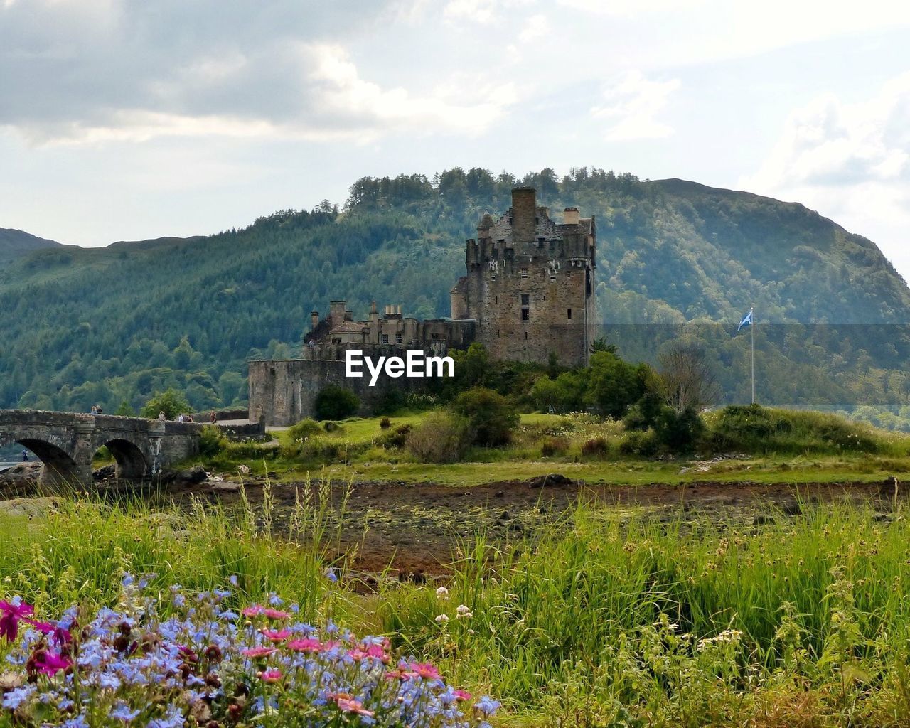 SCENIC VIEW OF HISTORIC BUILDING AGAINST SKY