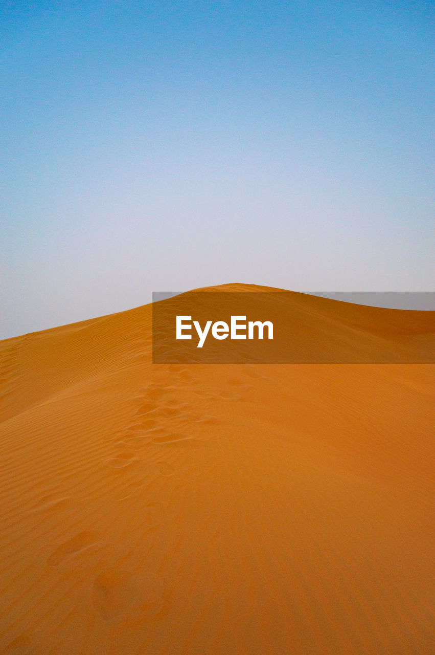 SCENIC VIEW OF DESERT AGAINST SKY