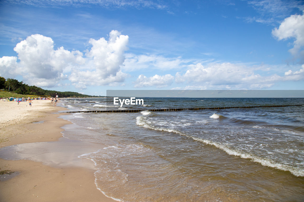 PANORAMIC VIEW OF BEACH AGAINST SKY