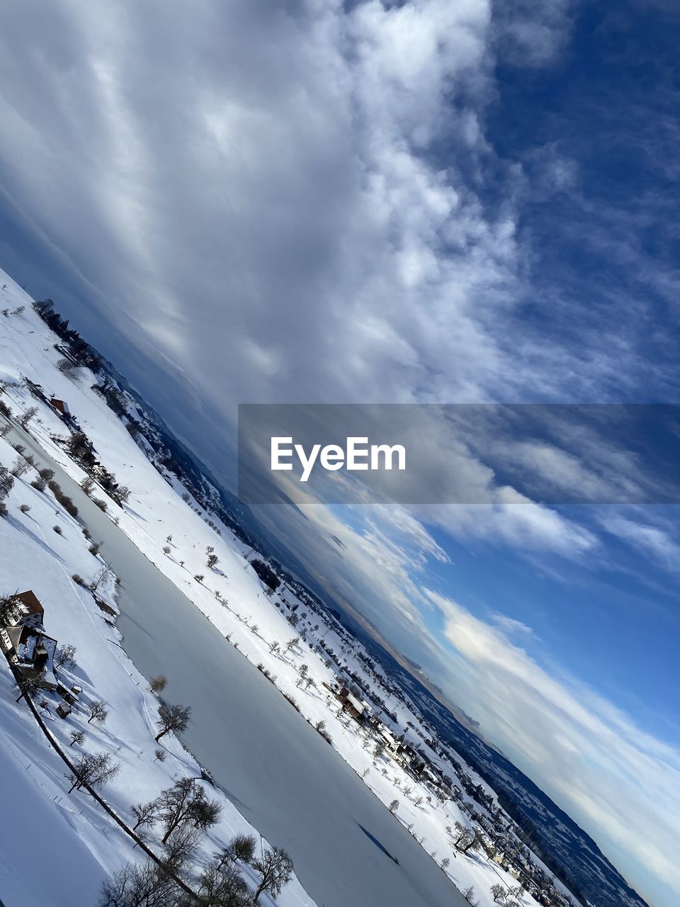 AERIAL VIEW OF SNOWCAPPED MOUNTAIN AGAINST SKY