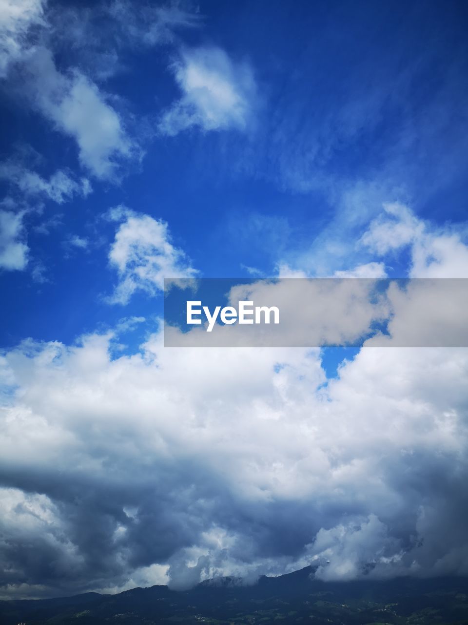 LOW ANGLE VIEW OF CLOUDY SKY