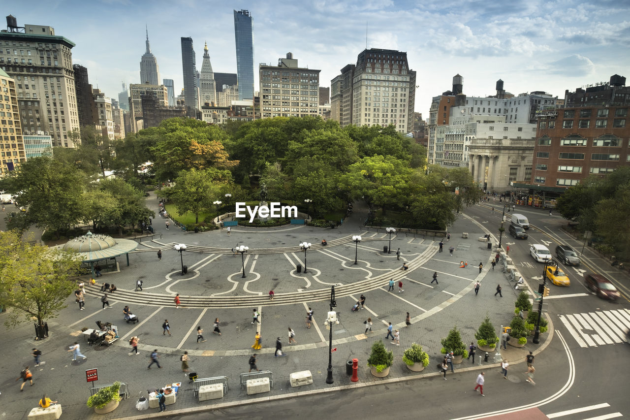 HIGH ANGLE VIEW OF PEOPLE ON CITY STREET