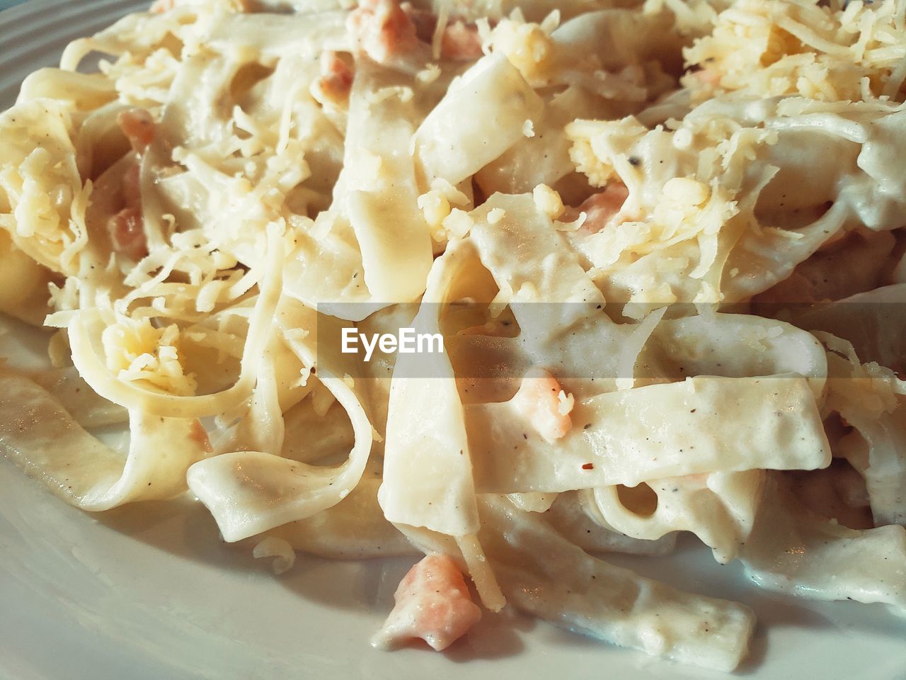 CLOSE-UP OF FRESH MEAL SERVED IN PLATE WITH SAUCE