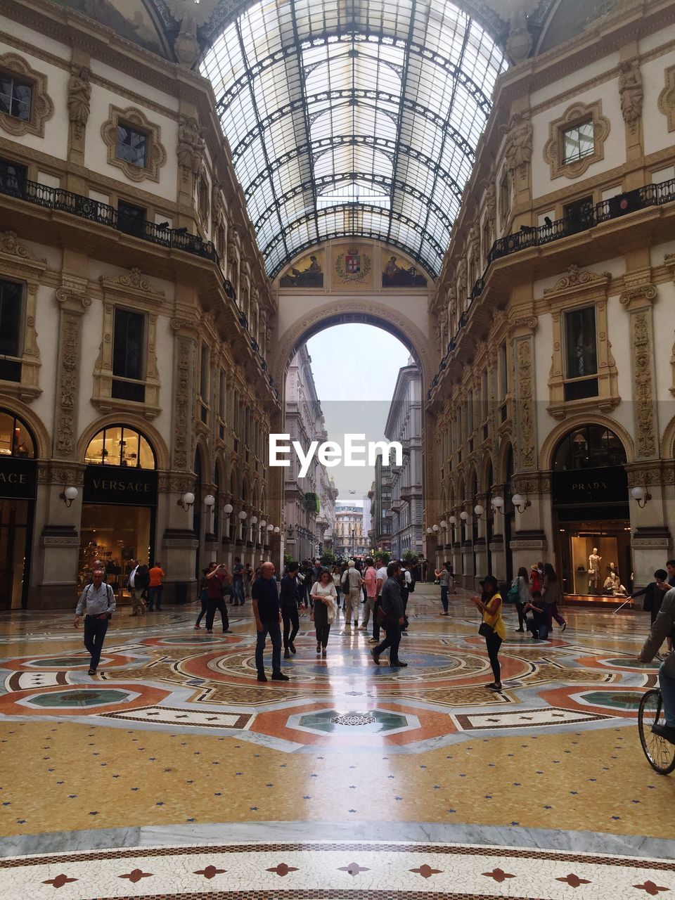 People at galleria vittorio emanuele ii