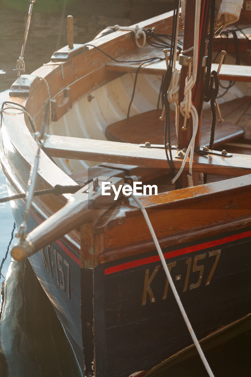 CLOSE-UP OF METALLIC STRUCTURE AT BOAT