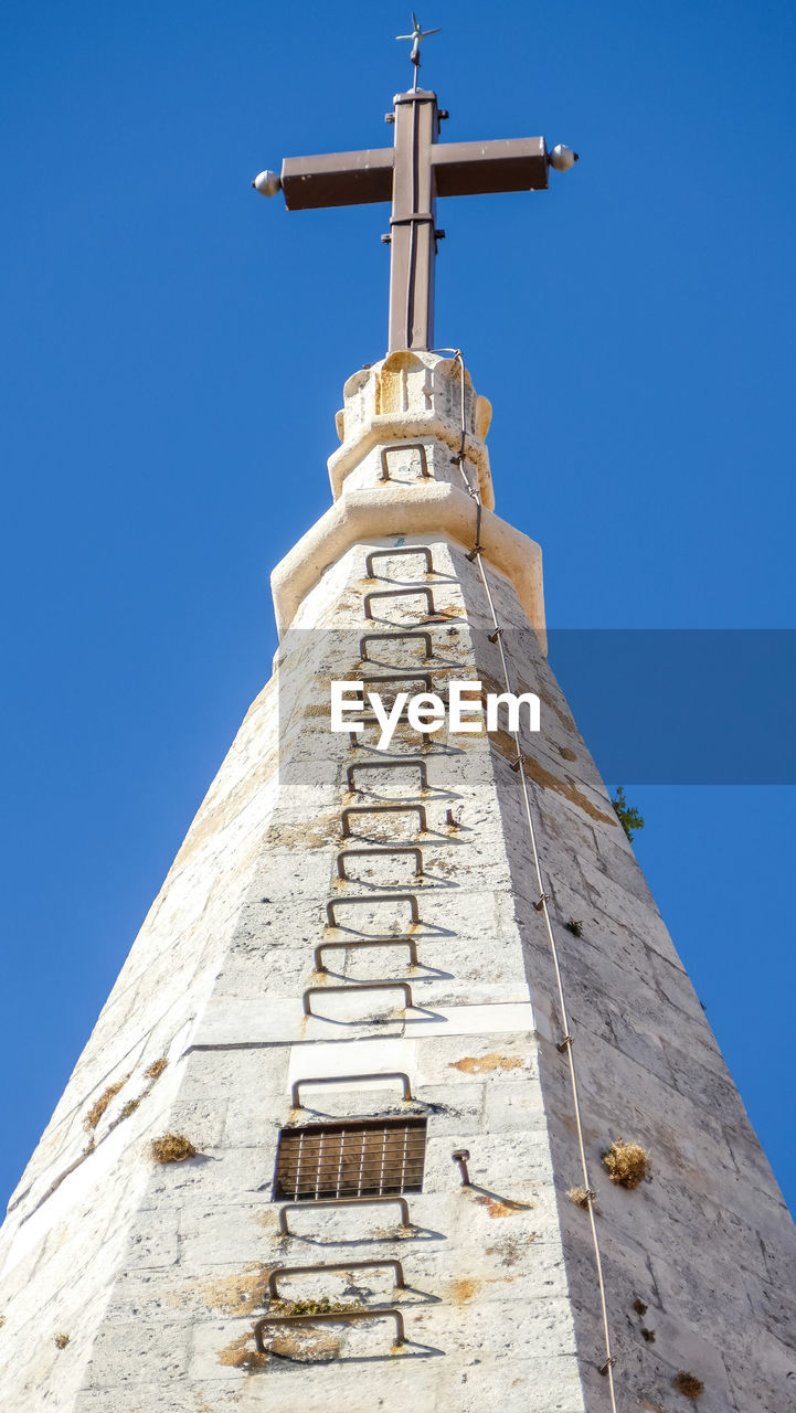 LOW ANGLE VIEW OF BELL TOWER AGAINST CLEAR BLUE SKY