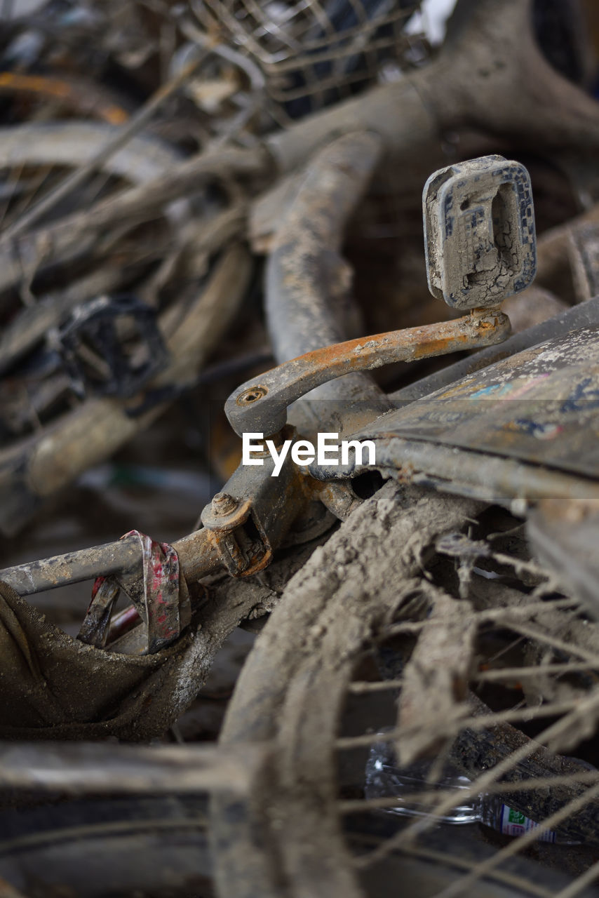 iron, close-up, wood, no people, selective focus, metal, scrap, vehicle, transportation, bicycle, wheel, outdoors, day, old, mode of transportation