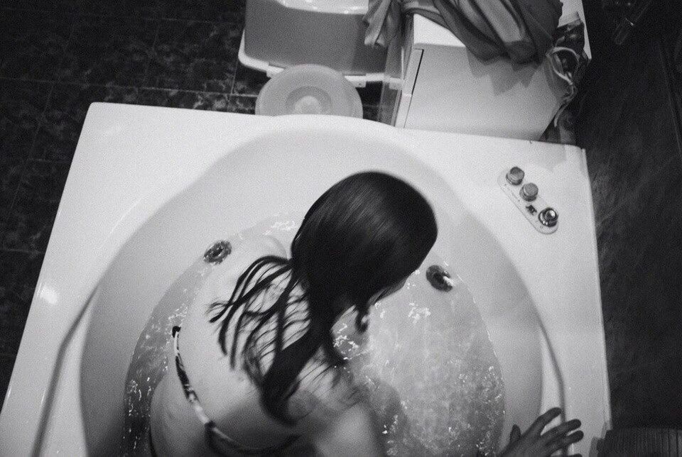 HIGH ANGLE VIEW OF GIRL IN BATHTUB
