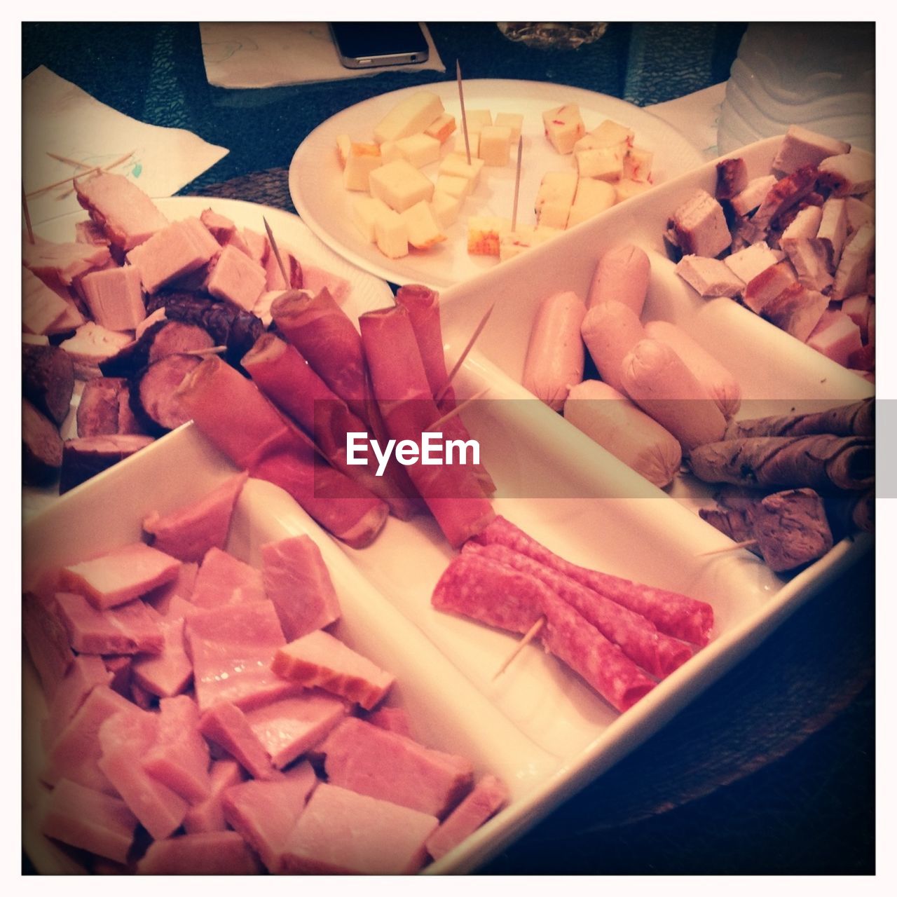 CLOSE-UP OF FOOD ON TABLE