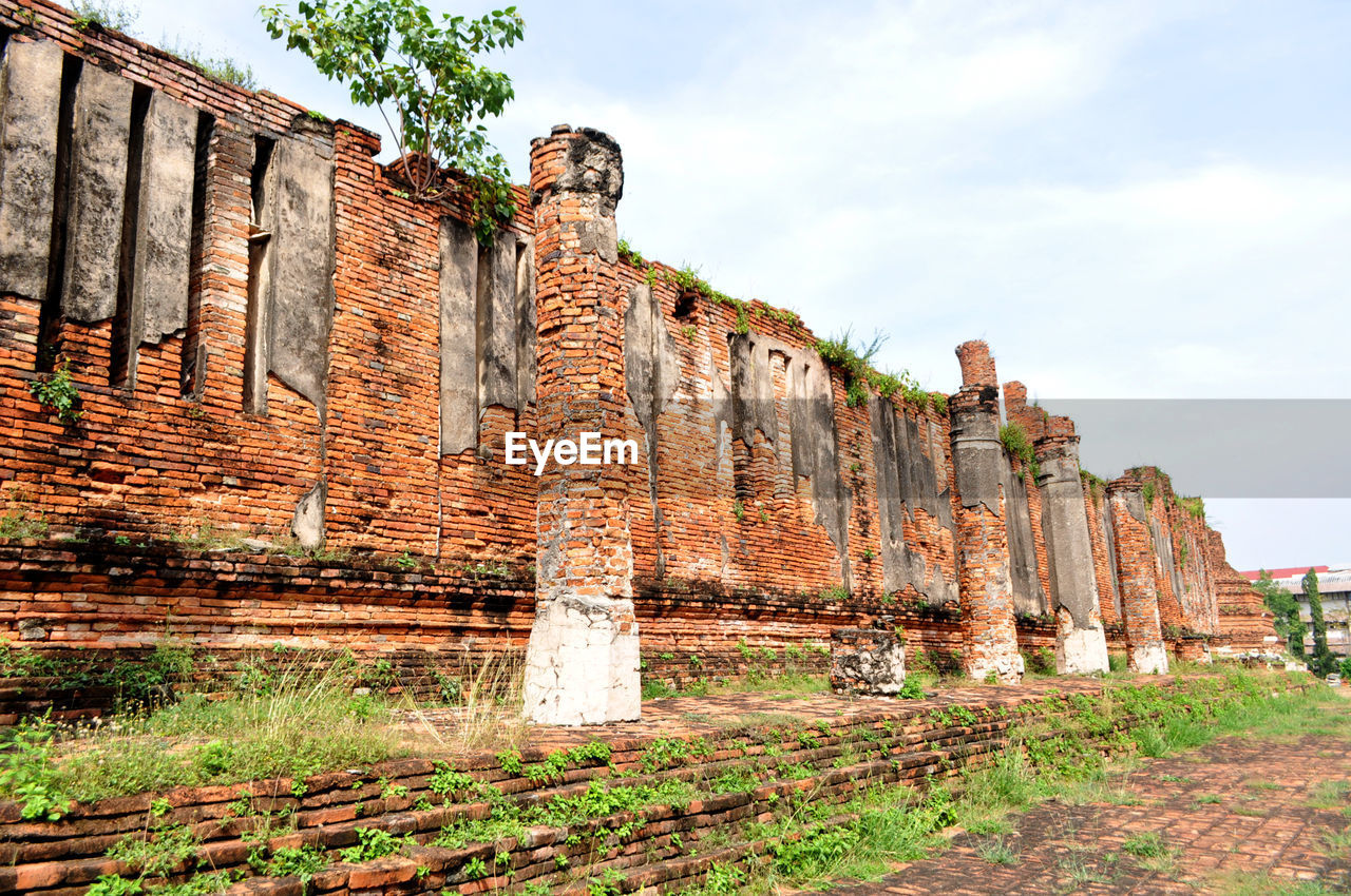 LOW ANGLE VIEW OF OLD RUIN BUILDING