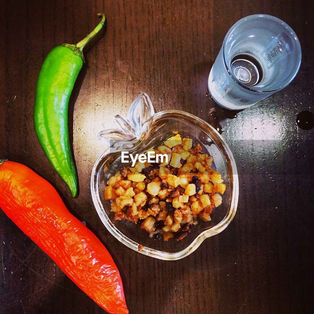 HIGH ANGLE VIEW OF VARIOUS VEGETABLES ON TABLE