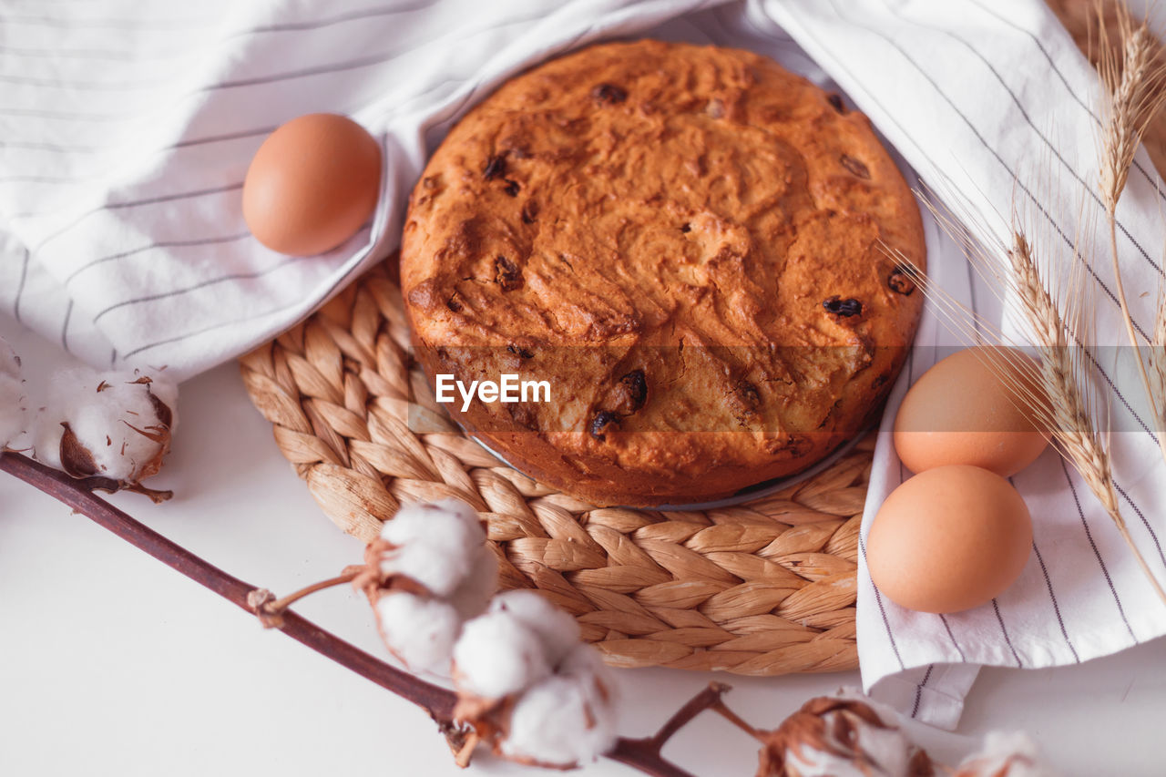 HIGH ANGLE VIEW OF COOKIES IN BASKET