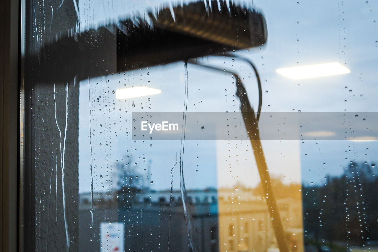 RAINDROPS ON WINDOW GLASS