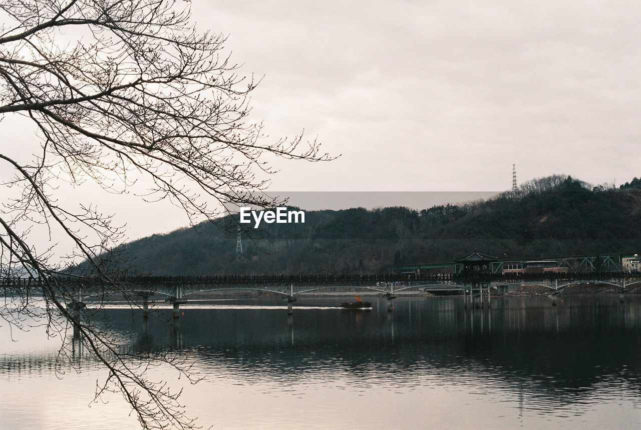 VIEW OF LAKE AGAINST SKY