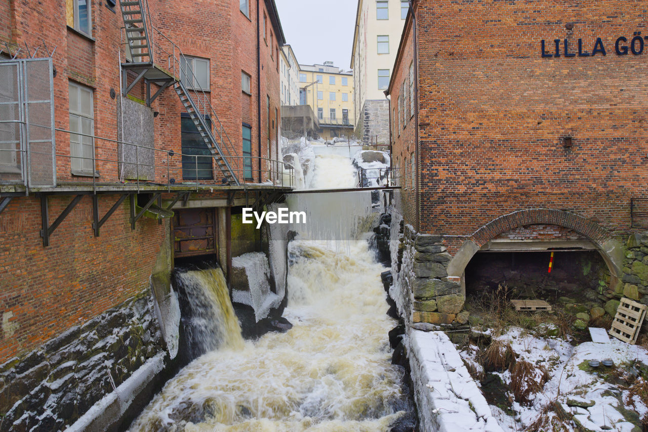 BUILDINGS BY CANAL