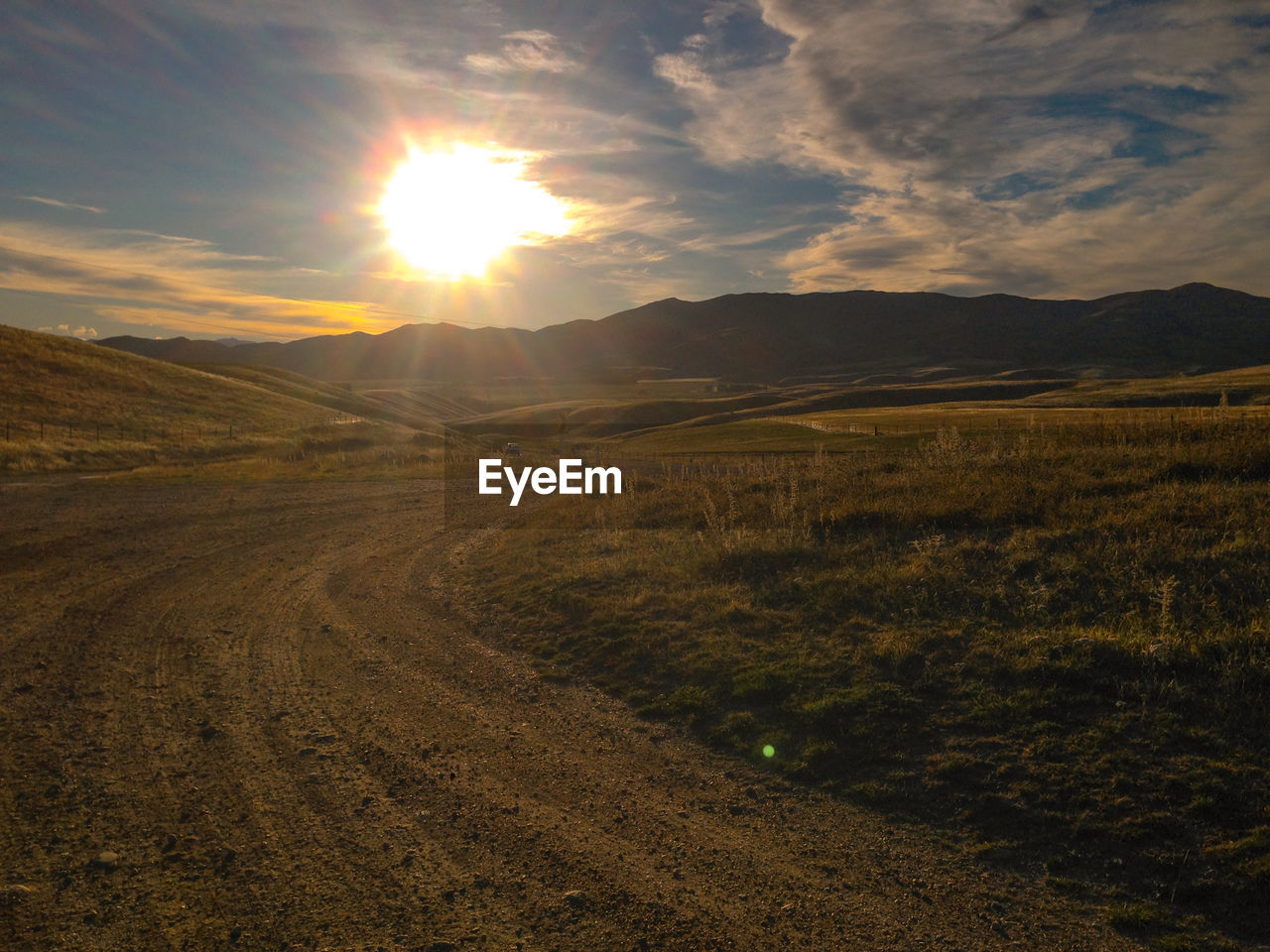 SCENIC VIEW OF FIELD AGAINST SKY AT SUNSET