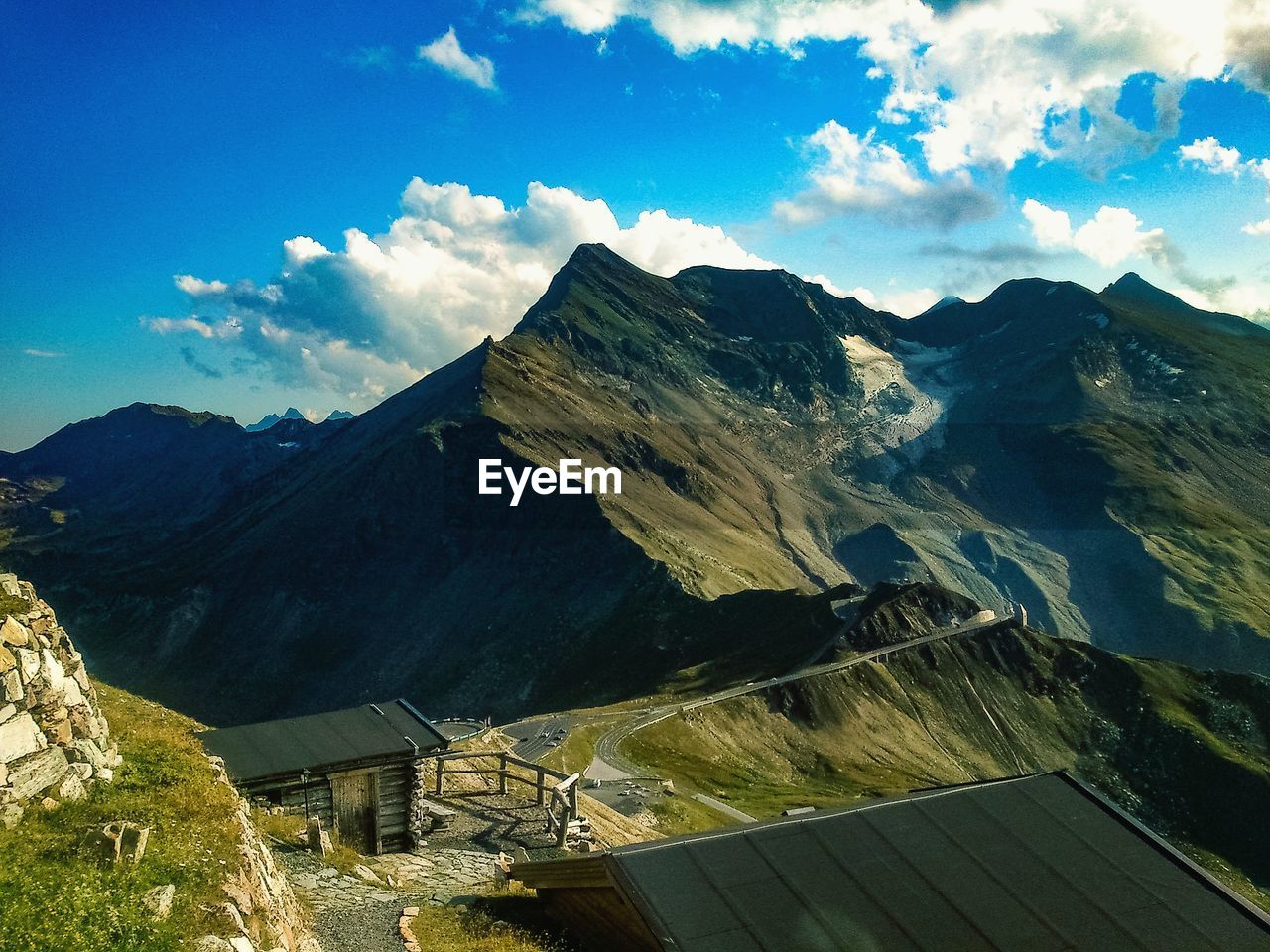 AERIAL VIEW OF MOUNTAINS AGAINST SKY