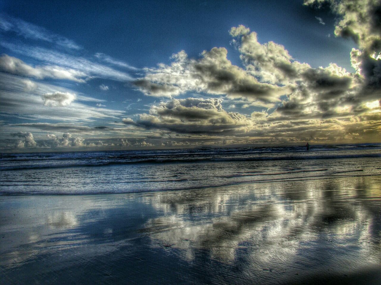 IDYLLIC VIEW OF BEACH AGAINST SKY