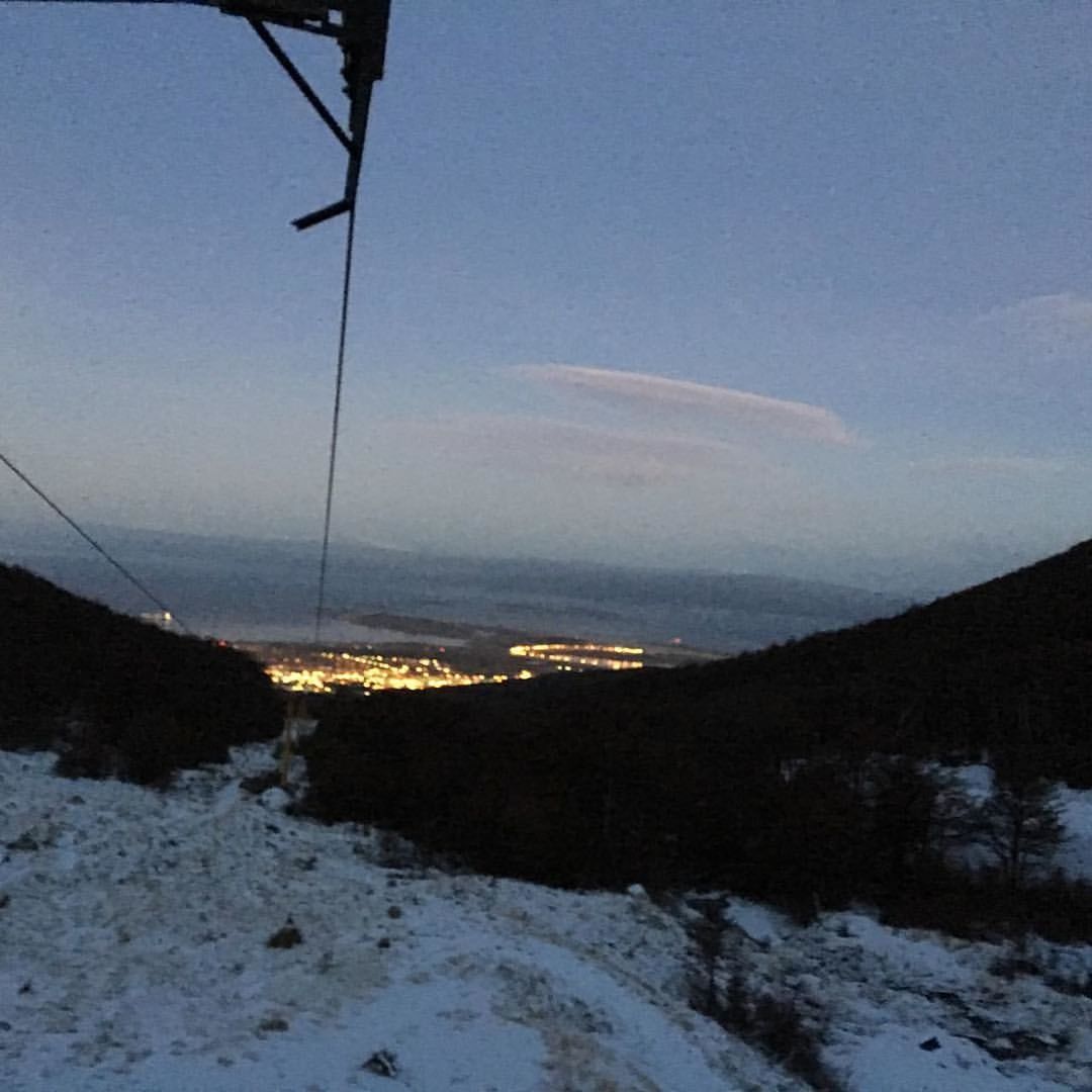 SCENIC VIEW OF SNOW COVERED MOUNTAINS AGAINST SKY