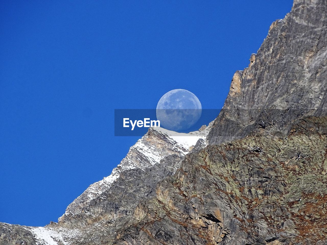 LOW ANGLE VIEW OF ROCKS AGAINST BLUE SKY