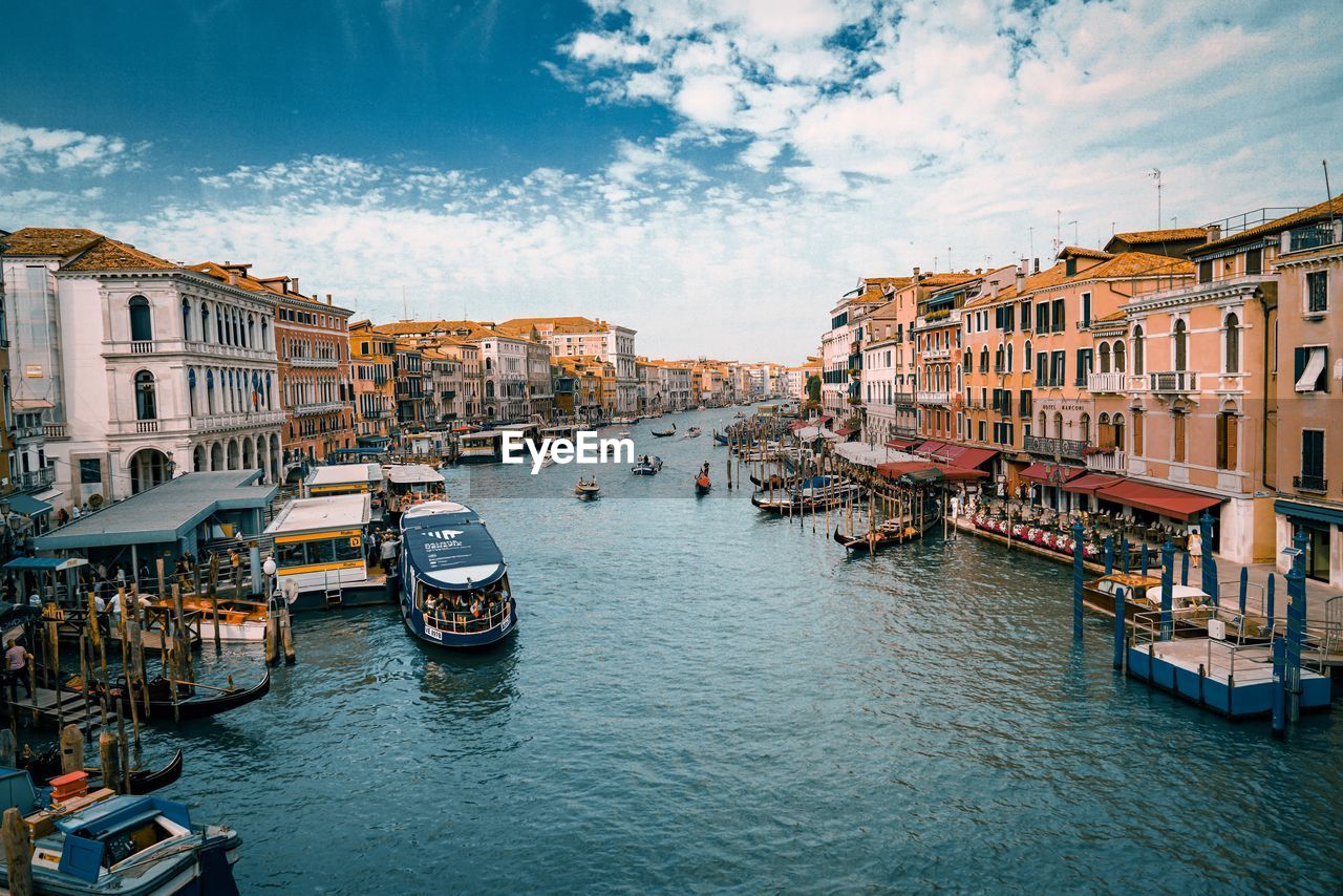 VIEW OF BOATS MOORED IN CANAL AGAINST BUILDINGS