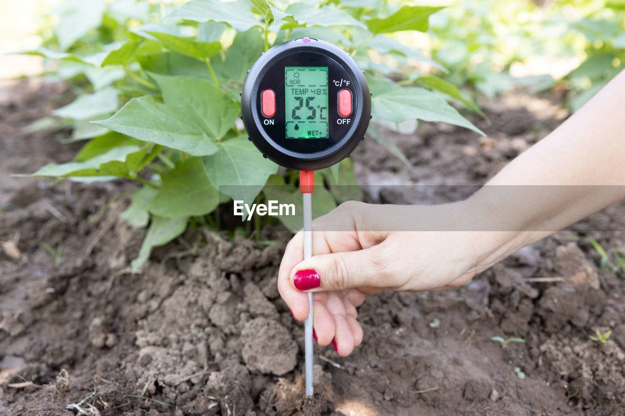 Measuring temperature, moisture content of the soil, environmental humidity and illumination