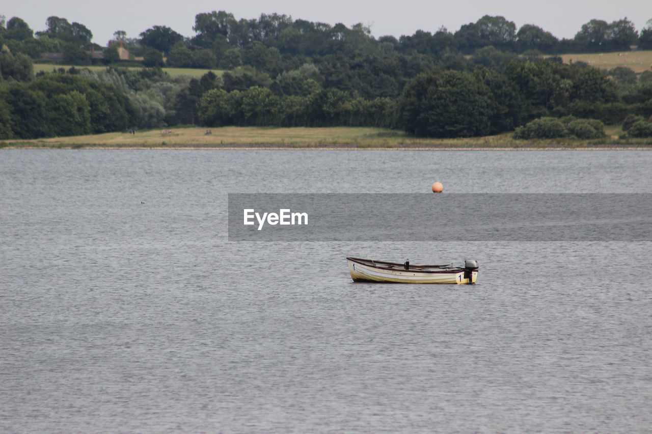 SCENIC VIEW OF BOAT IN LAKE