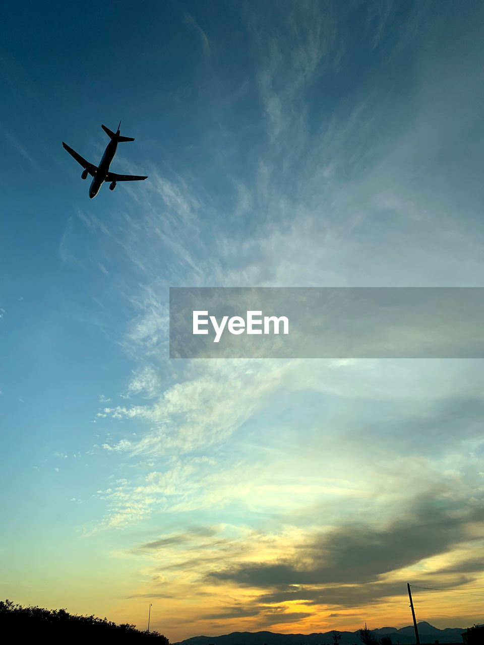 LOW ANGLE VIEW OF AIRPLANE AGAINST SKY