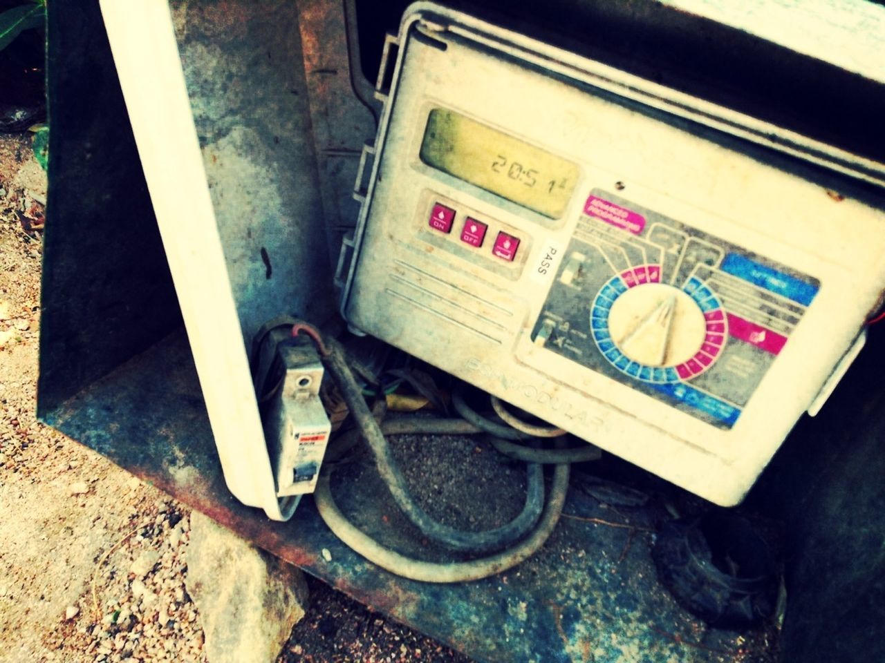 meter - instrument of measurement, no people, abandoned, technology, fuel and power generation, day, outdoors, gauge, close-up