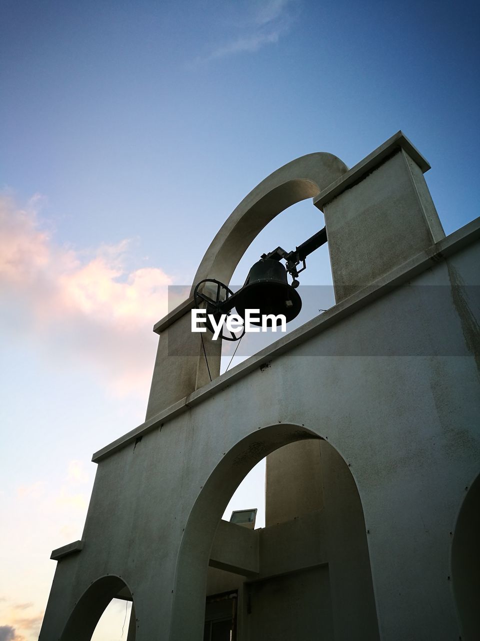 LOW ANGLE VIEW OF CROSS AGAINST THE SKY