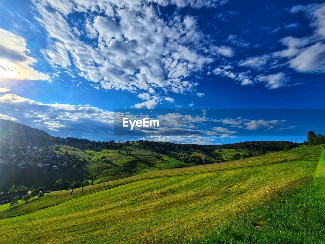 SCENIC VIEW OF FIELD AGAINST CLOUDY SKY