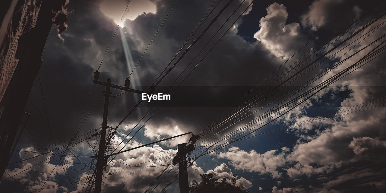 LOW ANGLE VIEW OF ELECTRICITY PYLON AGAINST SKY