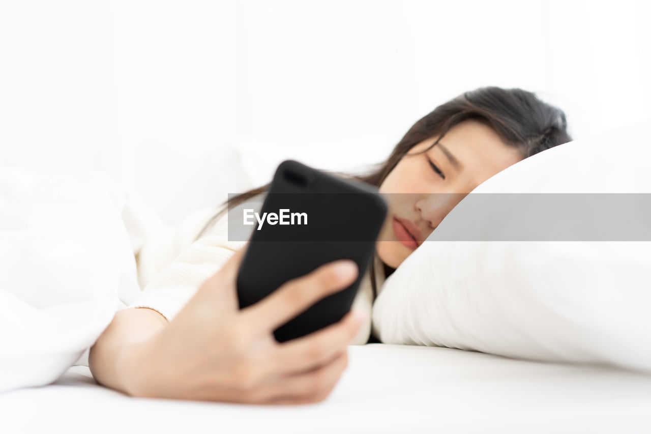 WOMAN SLEEPING ON BED