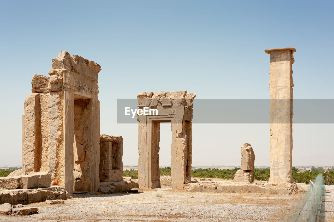 OLD RUINS OF TEMPLE AGAINST SKY