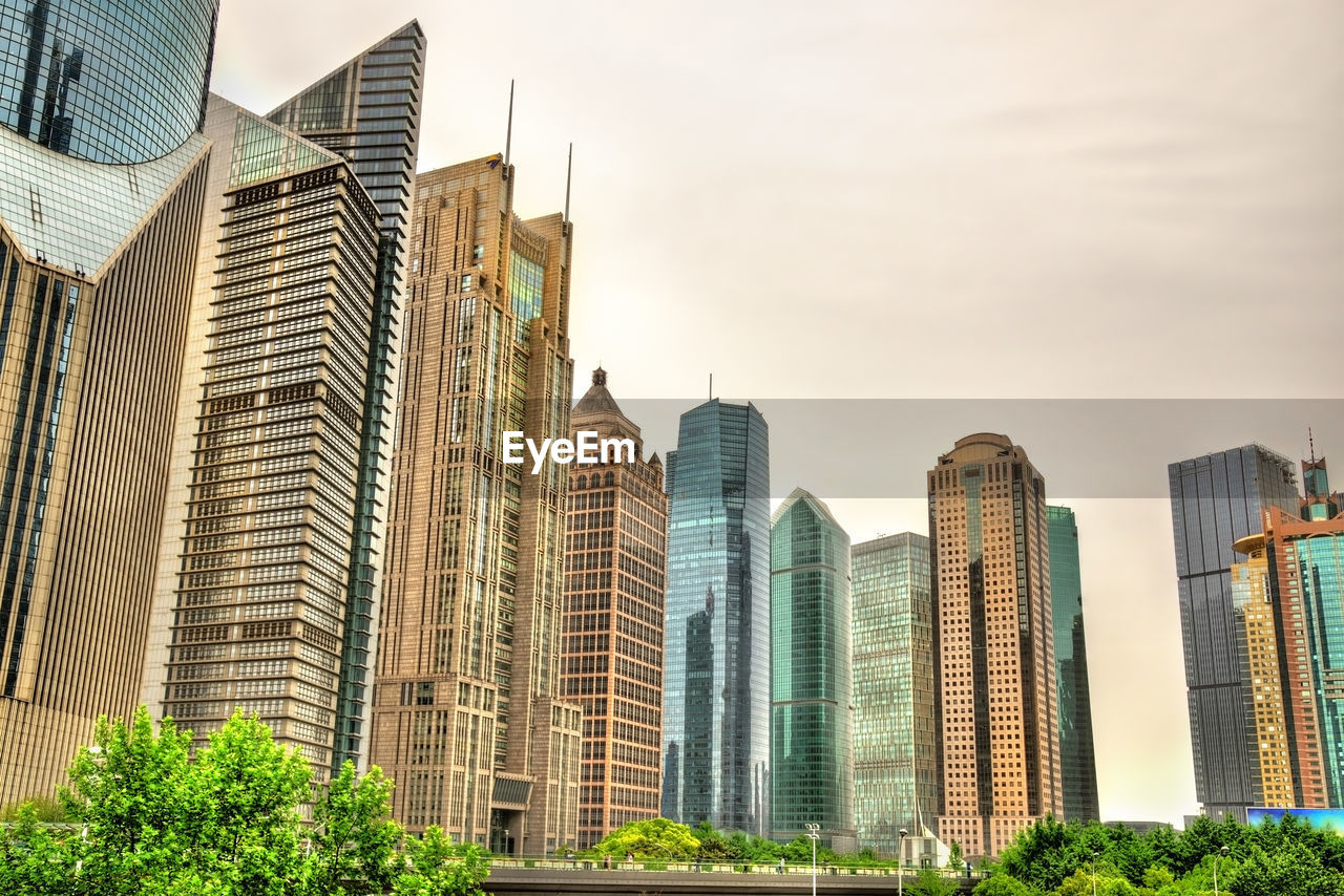 PANORAMIC SHOT OF MODERN BUILDINGS AGAINST SKY