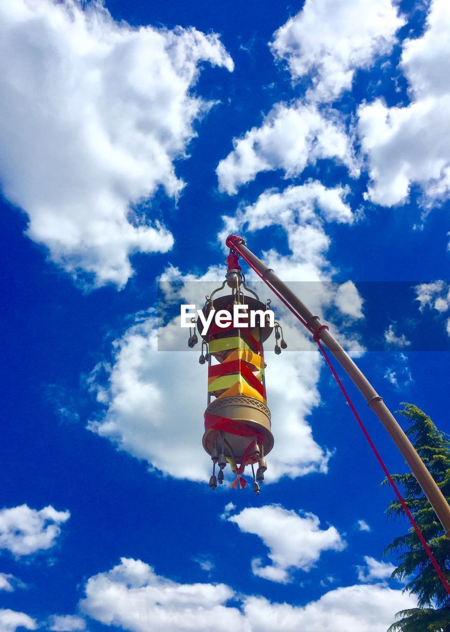 LOW ANGLE VIEW OF ROLLERCOASTER AGAINST SKY