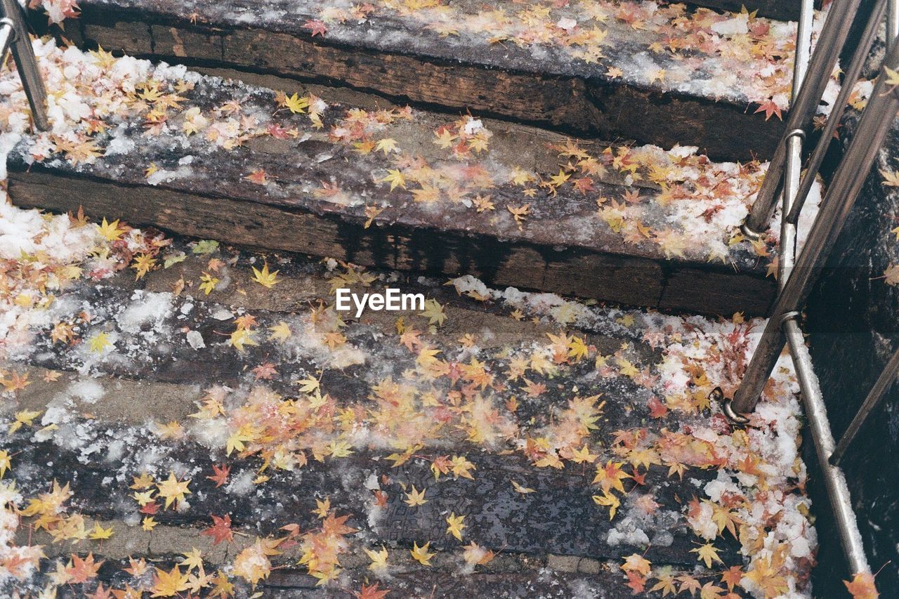 FULL FRAME SHOT OF RUSTY METAL WALL