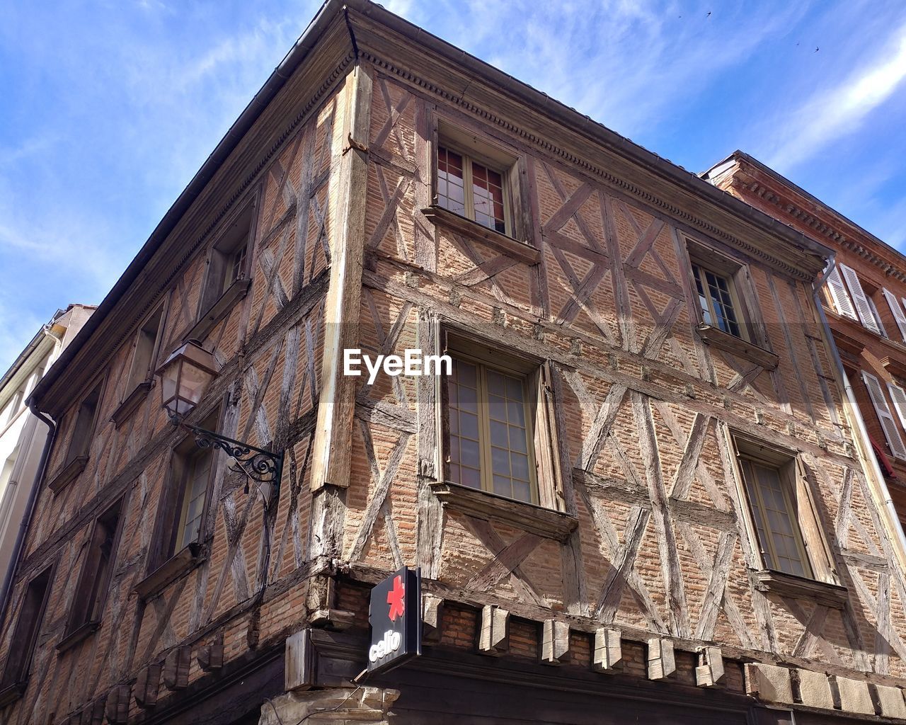 LOW ANGLE VIEW OF BUILDING BY SKY